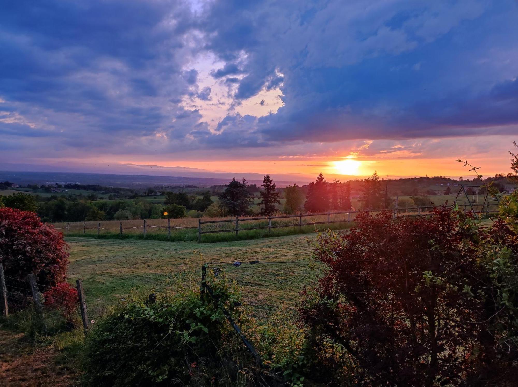 Maison De Campagne Vue Panoramique Rozier-en-Donzy Exteriör bild